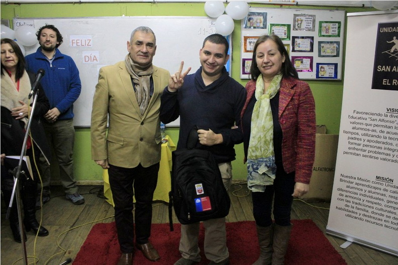 Alcalde de Pinto hizo entrega de kit de emergencia a los alumnos en situación de discapacidad de la Escuela San Alfonso 14-05-2018 (10)