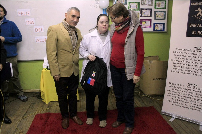 Alcalde de Pinto hizo entrega de kit de emergencia a los alumnos en situación de discapacidad de la Escuela San Alfonso 14-05-2018 (15)