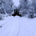 Retroexcavadora municipal limpia la nieve de los caminos de Las Trancas 11-06-2018 (6)