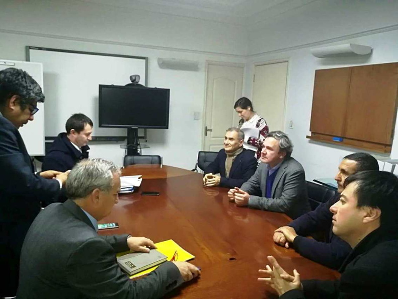 Alcalde de Pinto sostuvo reunión con la Jefa Nacional (S) de Atención Primaria y el Jefe Nacional de Infraestructura del Ministerio de Salud 30-07-2018 (2)