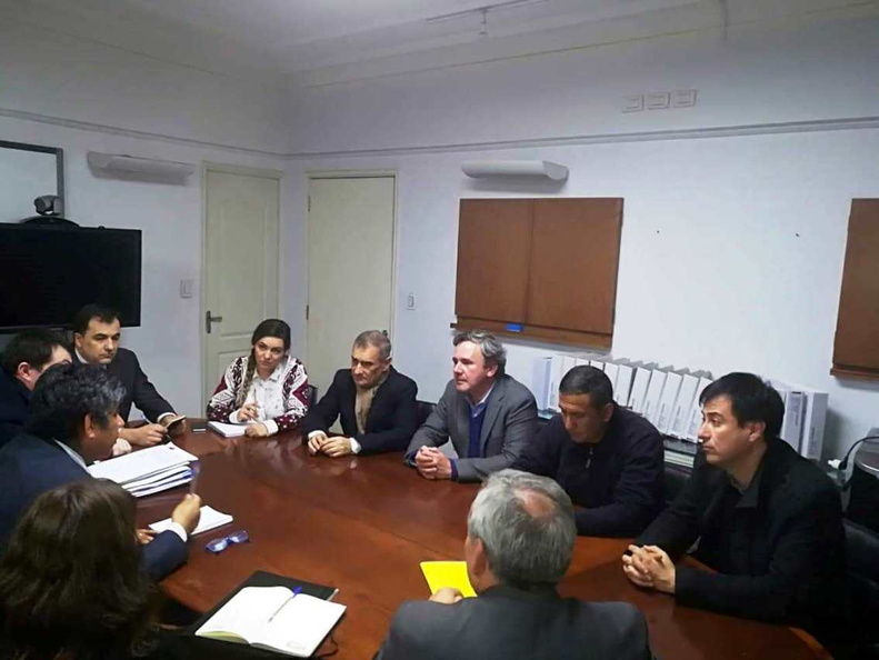 Alcalde de Pinto sostuvo reunión con la Jefa Nacional (S) de Atención Primaria y el Jefe Nacional de Infraestructura del Ministerio de Salud 30-07-2018 (11)