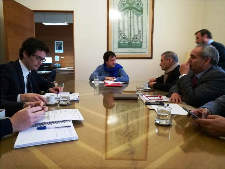Alcalde de Pinto sostiene importante reunión con el Subsecretario de Obras Públicas 06-08-2018 (5).jpg
