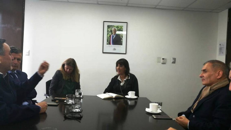 Alcalde de Pinto se reúne con la Subsecretaria de Turismo 13-08-2018 (3)