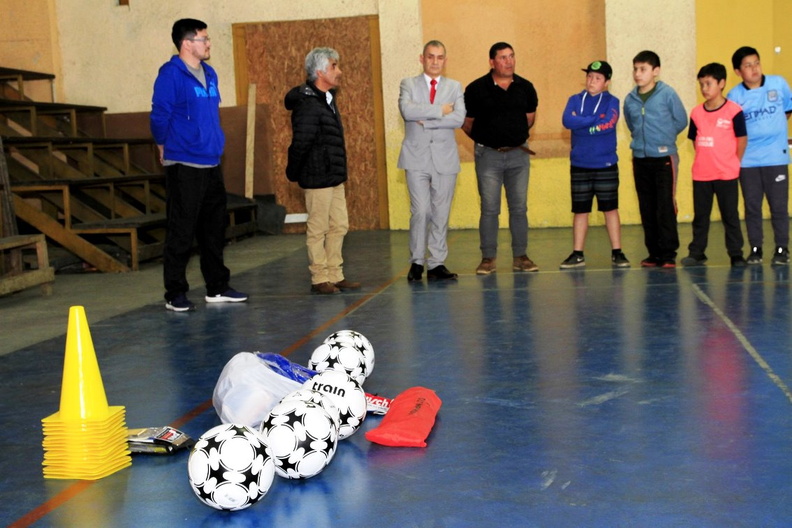 Implementación deportiva fue entregada a la Escuela Juvenil de Fútbol de Pinto 05-10-2018 (5)