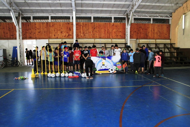 Implementación deportiva fue entregada a la Escuela Juvenil de Fútbol de Pinto 05-10-2018 (7).jpg