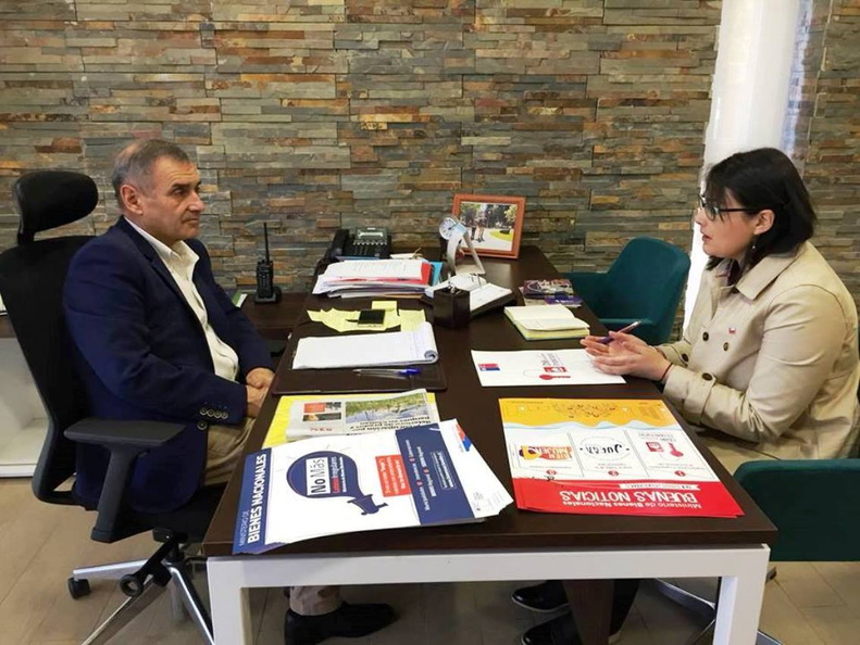 Seremi de Bienes Nacionales sostuvo reunión con el Alcalde de Pinto 13-11-2018 (2).jpg