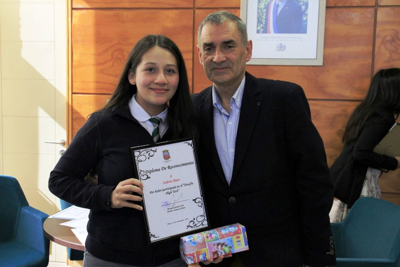 Profesora y alumnos destacados en diferentes disciplinas fueron premiados por el Alcalde de Pinto 23-11-2018 (7)