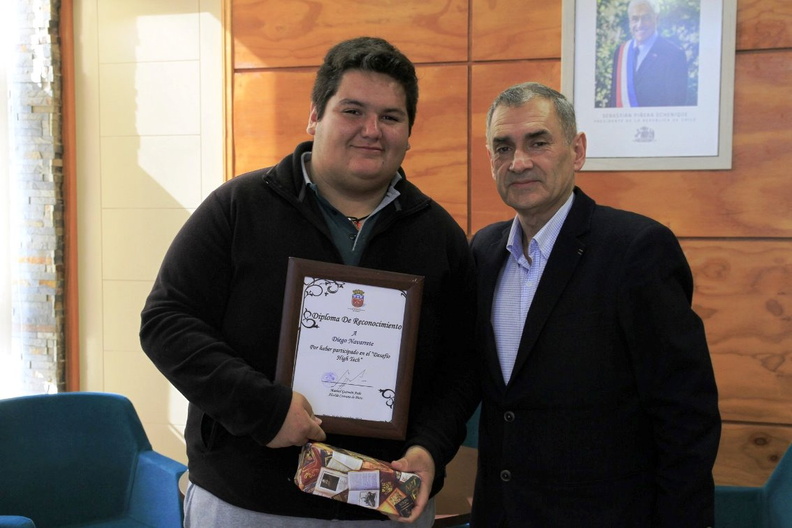Profesora y alumnos destacados en diferentes disciplinas fueron premiados por el Alcalde de Pinto 23-11-2018 (9).jpg