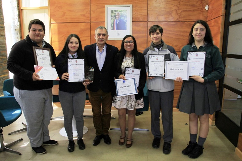 Profesora y alumnos destacados en diferentes disciplinas fueron premiados por el Alcalde de Pinto 23-11-2018 (10)