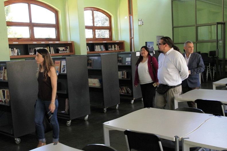 Seremi de las Culturas, las Artes y el Patrimonio y la Directora Bi-Regional de la DIBAM visitaron la Biblioteca Municipal 30-11-2018 (3).jpg