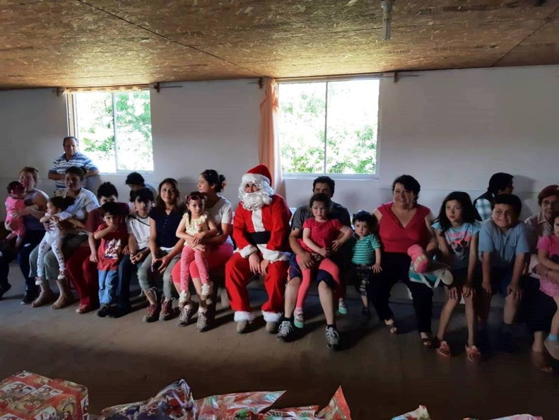 I. Municipalidad de Pinto continúa con la tradicional entrega de regalos a varios sectores de la comuna 16-12-2018 (2)