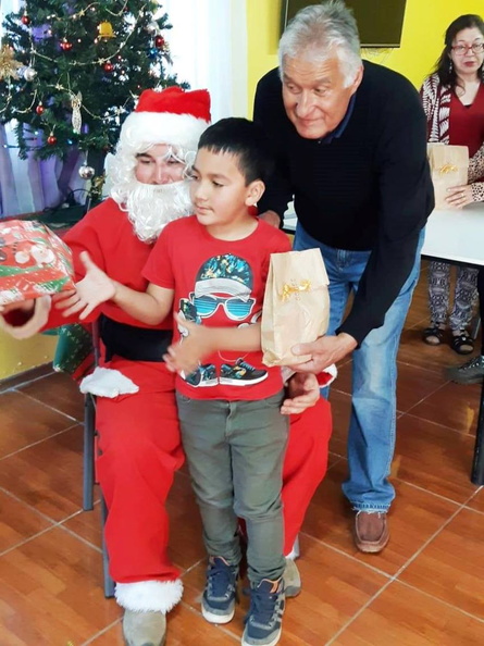 I. Municipalidad de Pinto continúa con la tradicional entrega de regalos a varios sectores de la comuna 16-12-2018 (13).jpg