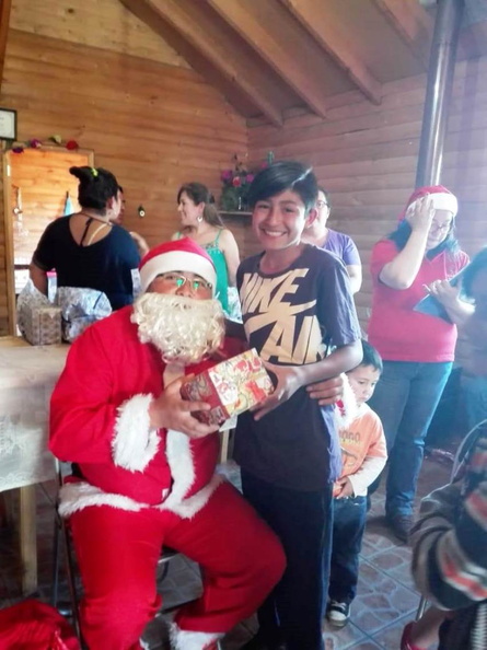 I. Municipalidad de Pinto continúa con la tradicional entrega de regalos a varios sectores de la comuna 16-12-2018 (17).jpg