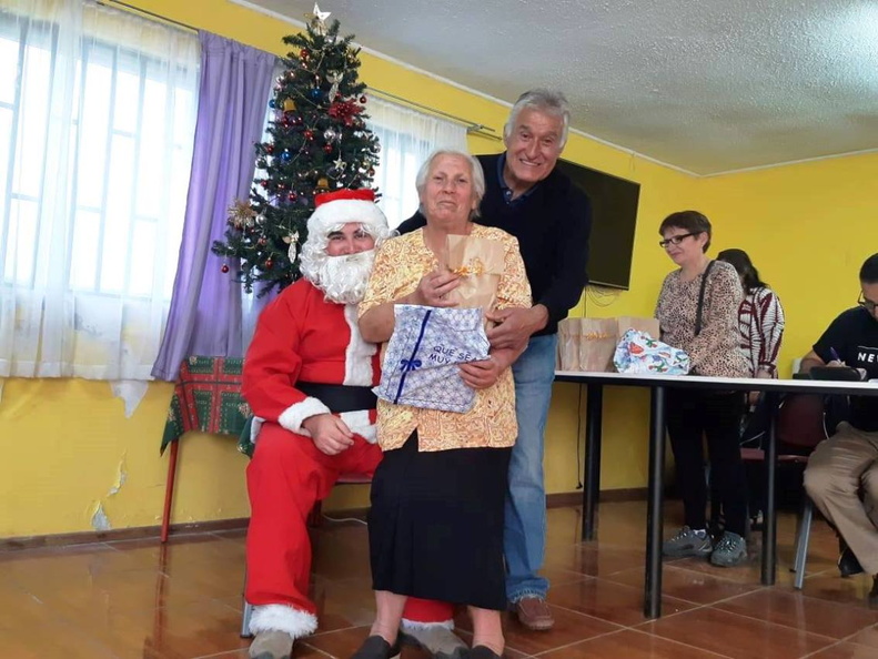 I. Municipalidad de Pinto continúa con la tradicional entrega de regalos a varios sectores de la comuna 16-12-2018 (18).jpg