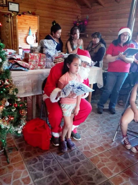 I. Municipalidad de Pinto continúa con la tradicional entrega de regalos a varios sectores de la comuna 16-12-2018 (19)