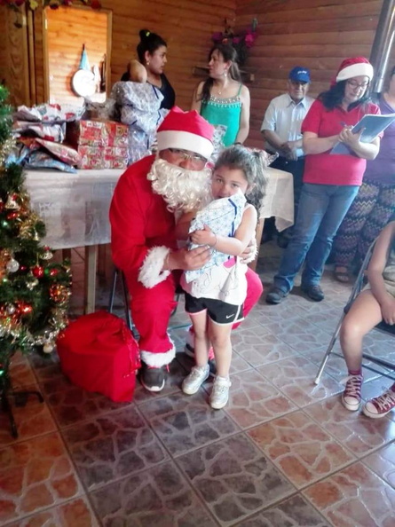 I. Municipalidad de Pinto continúa con la tradicional entrega de regalos a varios sectores de la comuna 16-12-2018 (22)