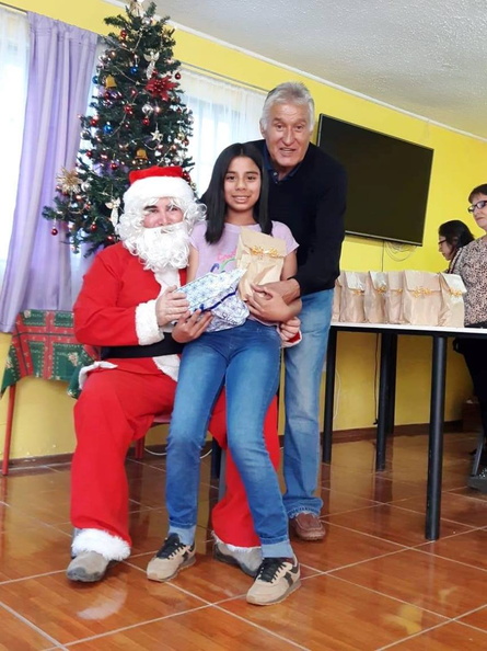 I. Municipalidad de Pinto continúa con la tradicional entrega de regalos a varios sectores de la comuna 16-12-2018 (23).jpg