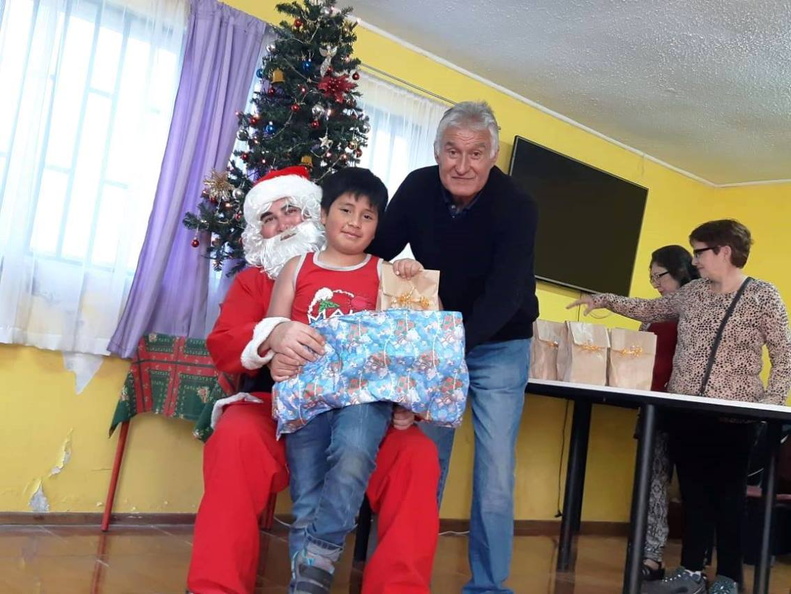 I. Municipalidad de Pinto continúa con la tradicional entrega de regalos a varios sectores de la comuna 16-12-2018 (26)