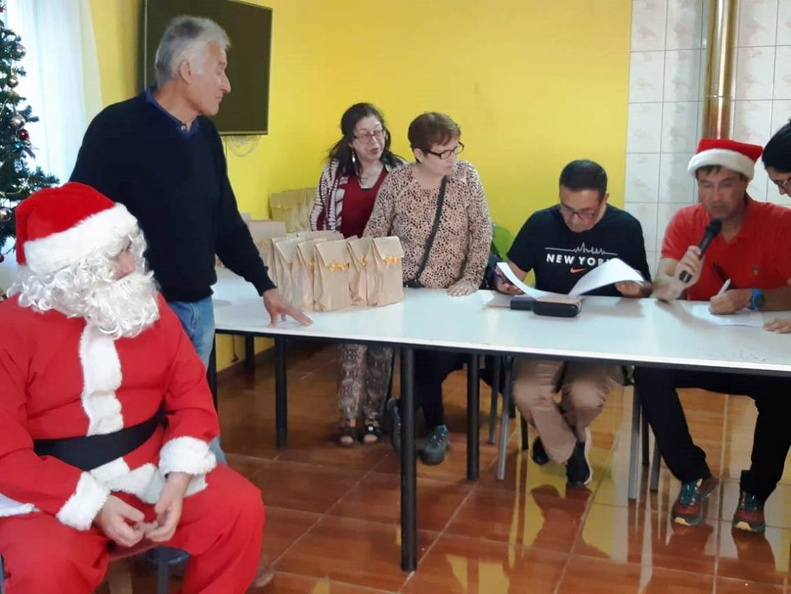 I. Municipalidad de Pinto continúa con la tradicional entrega de regalos a varios sectores de la comuna 16-12-2018 (32)