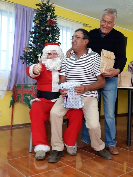 I. Municipalidad de Pinto continúa con la tradicional entrega de regalos a varios sectores de la comuna 16-12-2018 (34)