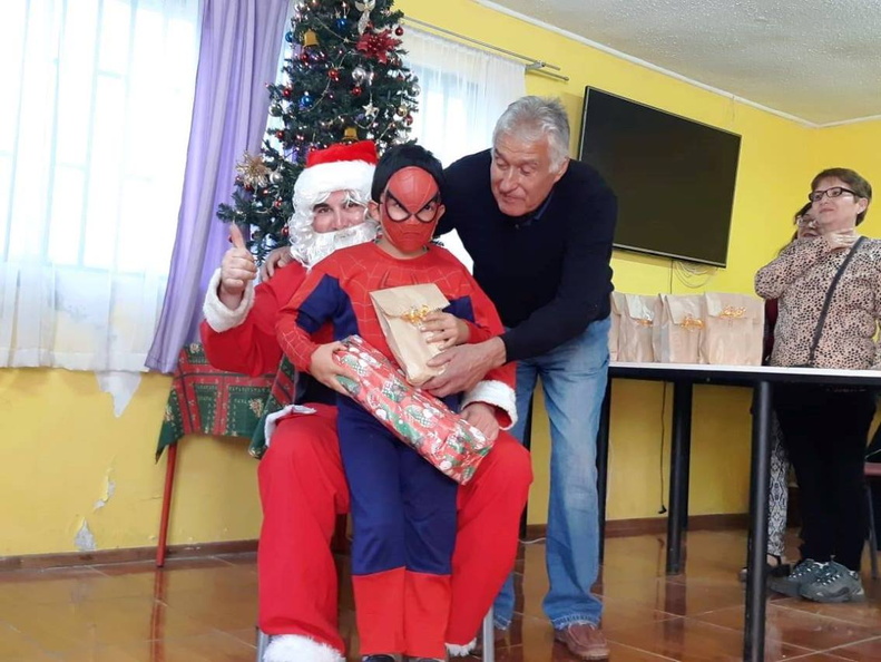 I. Municipalidad de Pinto continúa con la tradicional entrega de regalos a varios sectores de la comuna 16-12-2018 (74)