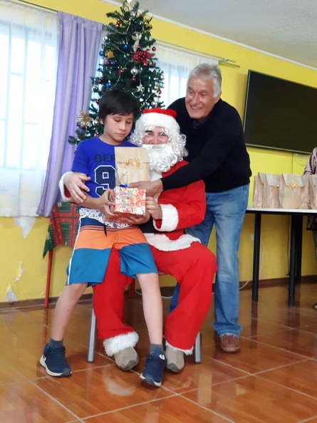 I. Municipalidad de Pinto continúa con la tradicional entrega de regalos a varios sectores de la comuna 16-12-2018 (79)