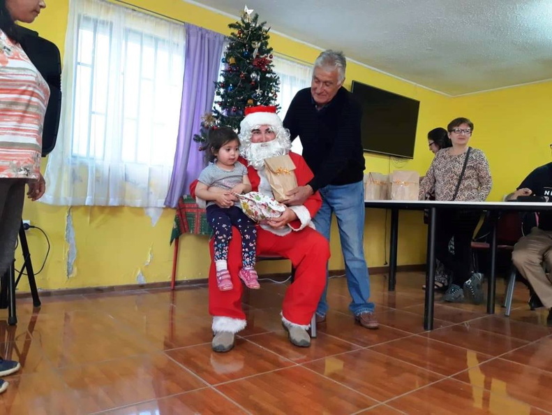 I. Municipalidad de Pinto continúa con la tradicional entrega de regalos a varios sectores de la comuna 16-12-2018 (84)