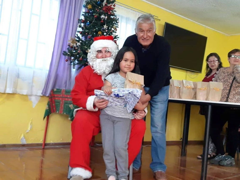 I. Municipalidad de Pinto continúa con la tradicional entrega de regalos a varios sectores de la comuna 16-12-2018 (85)