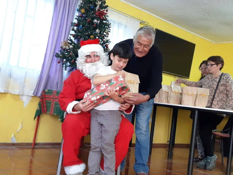 I. Municipalidad de Pinto continúa con la tradicional entrega de regalos a varios sectores de la comuna 16-12-2018 (86)