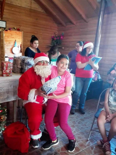 I. Municipalidad de Pinto continúa con la tradicional entrega de regalos a varios sectores de la comuna 16-12-2018 (91)