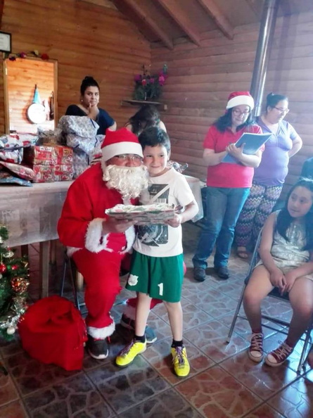 I. Municipalidad de Pinto continúa con la tradicional entrega de regalos a varios sectores de la comuna 16-12-2018 (101)