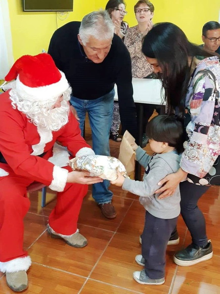 I. Municipalidad de Pinto continúa con la tradicional entrega de regalos a varios sectores de la comuna 16-12-2018 (122)