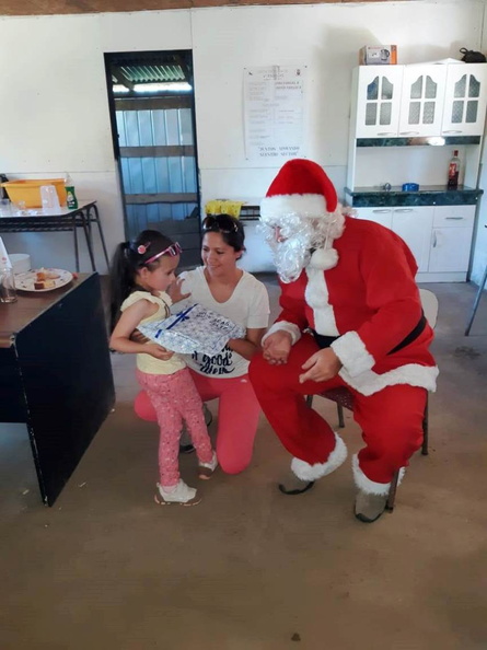 I. Municipalidad de Pinto continúa con la tradicional entrega de regalos a varios sectores de la comuna 16-12-2018 (142)
