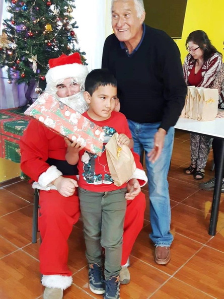 I. Municipalidad de Pinto continúa con la tradicional entrega de regalos a varios sectores de la comuna 16-12-2018 (144)