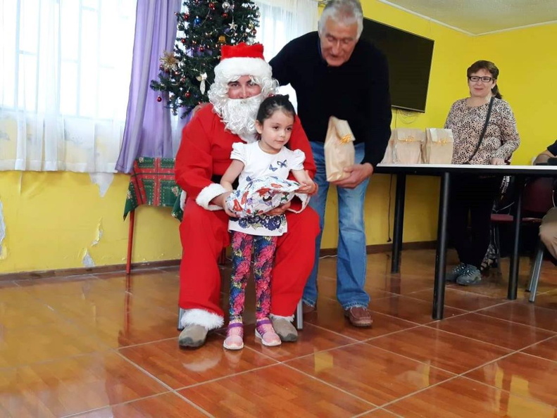 I. Municipalidad de Pinto continúa con la tradicional entrega de regalos a varios sectores de la comuna 16-12-2018 (181)