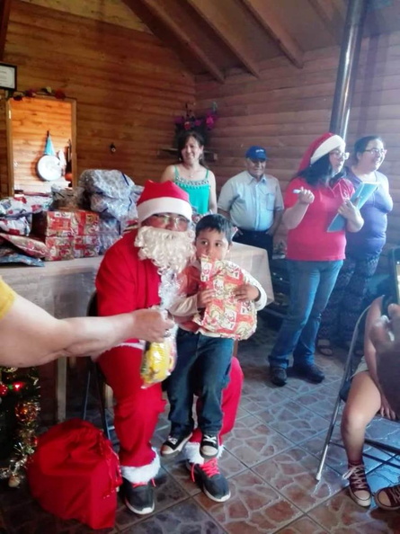 I. Municipalidad de Pinto continúa con la tradicional entrega de regalos a varios sectores de la comuna 16-12-2018 (184)