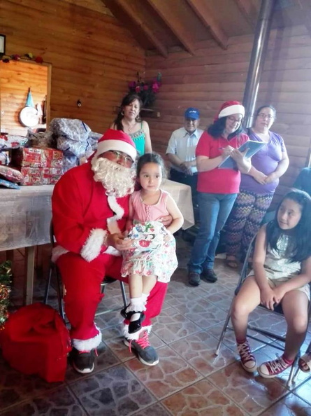 I. Municipalidad de Pinto continúa con la tradicional entrega de regalos a varios sectores de la comuna 16-12-2018 (185)