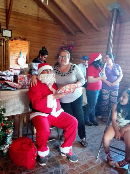 I. Municipalidad de Pinto continúa con la tradicional entrega de regalos a varios sectores de la comuna 16-12-2018 (195)