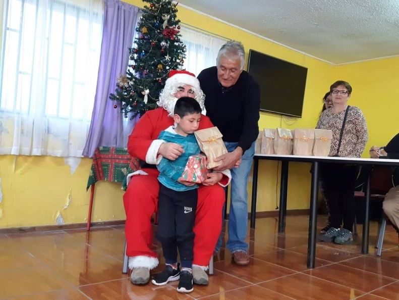 I. Municipalidad de Pinto continúa con la tradicional entrega de regalos a varios sectores de la comuna 16-12-2018 (215).jpg