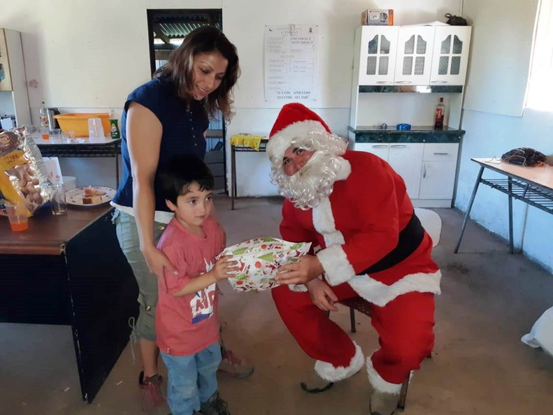 I. Municipalidad de Pinto continúa con la tradicional entrega de regalos a varios sectores de la comuna 16-12-2018 (225)