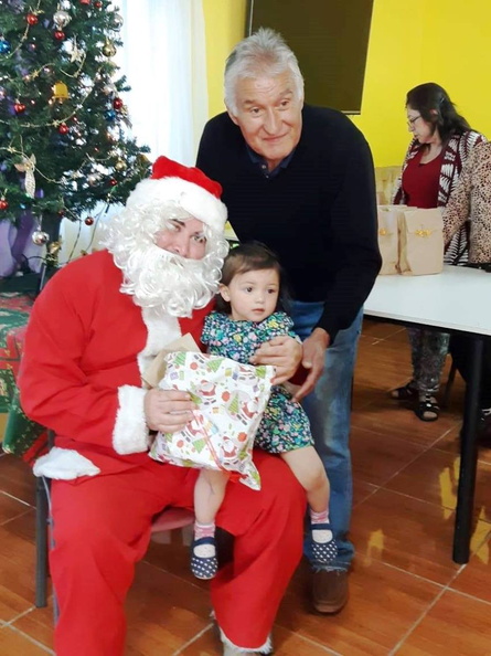 I. Municipalidad de Pinto continúa con la tradicional entrega de regalos a varios sectores de la comuna 16-12-2018 (226)