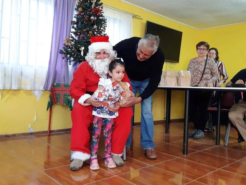 I. Municipalidad de Pinto continúa con la tradicional entrega de regalos a varios sectores de la comuna 16-12-2018 (231)