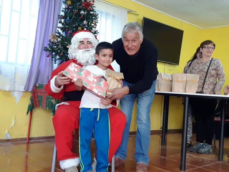 I. Municipalidad de Pinto continúa con la tradicional entrega de regalos a varios sectores de la comuna 16-12-2018 (234)