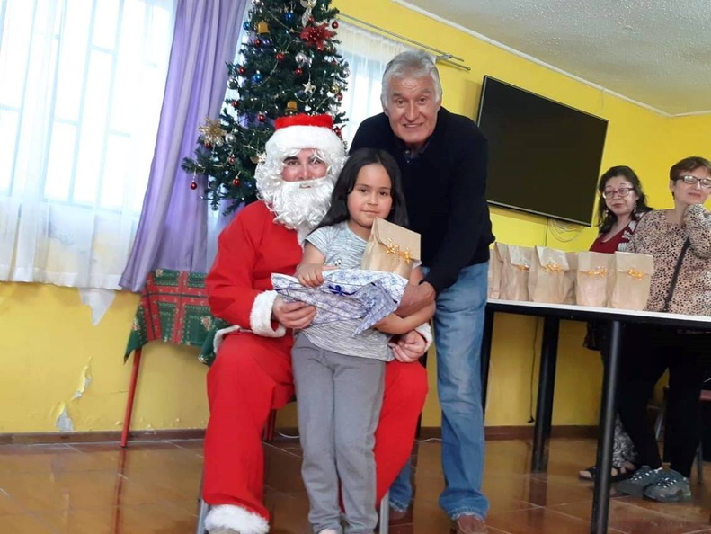 I. Municipalidad de Pinto continúa con la tradicional entrega de regalos a varios sectores de la comuna 16-12-2018 (237)