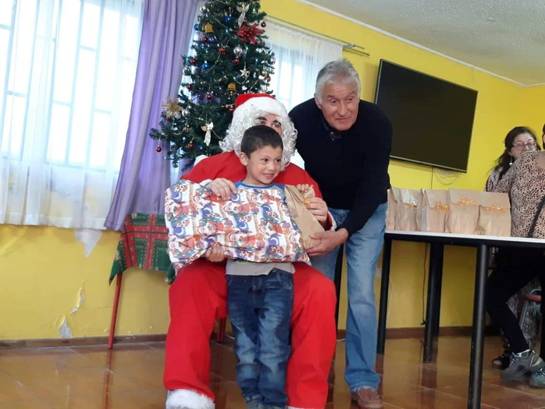 I. Municipalidad de Pinto continúa con la tradicional entrega de regalos a varios sectores de la comuna 16-12-2018 (238)