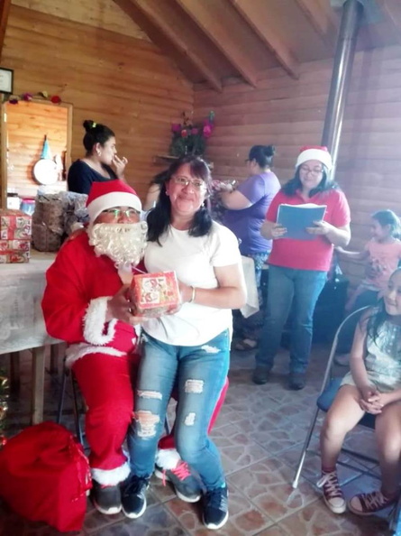 I. Municipalidad de Pinto continúa con la tradicional entrega de regalos a varios sectores de la comuna 16-12-2018 (239)