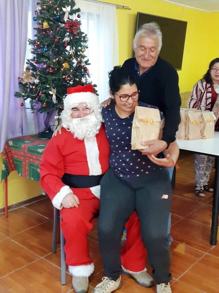 I. Municipalidad de Pinto continúa con la tradicional entrega de regalos a varios sectores de la comuna 16-12-2018 (244)