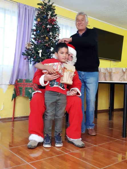 I. Municipalidad de Pinto continúa con la tradicional entrega de regalos a varios sectores de la comuna 16-12-2018 (247)