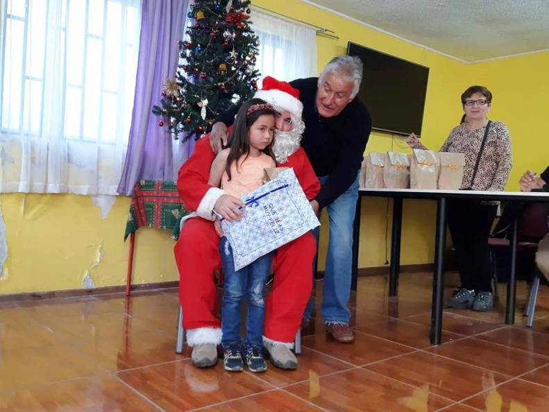 I. Municipalidad de Pinto continúa con la tradicional entrega de regalos a varios sectores de la comuna 16-12-2018 (251)