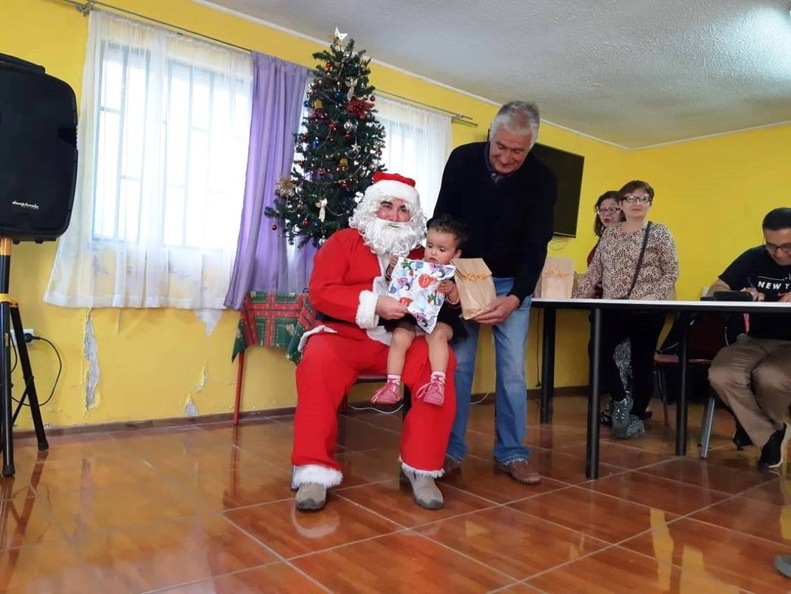 I. Municipalidad de Pinto continúa con la tradicional entrega de regalos a varios sectores de la comuna 16-12-2018 (258)
